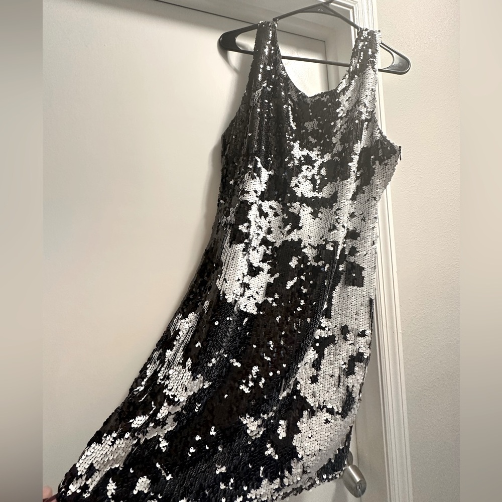 Black and white Adore sequin dress fits XL sz 12/14